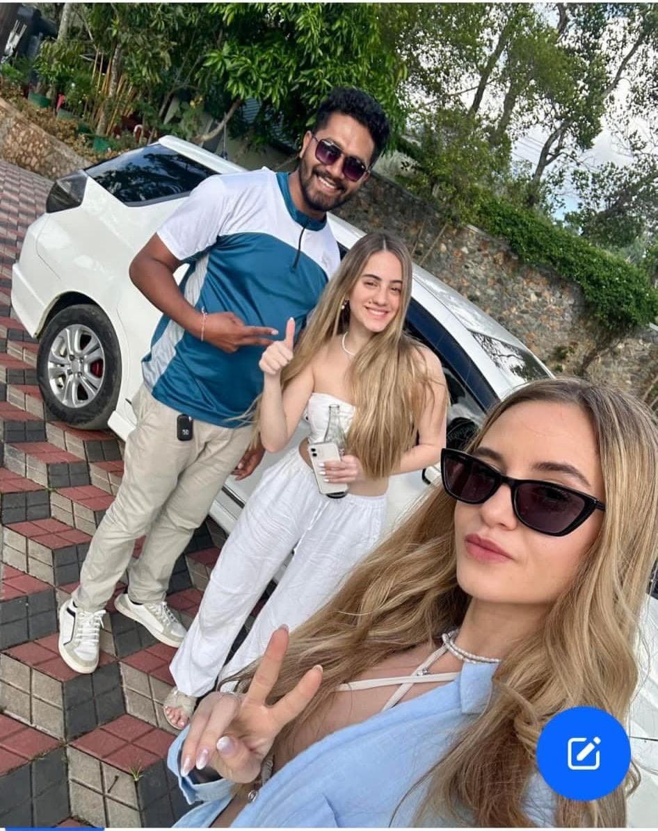 Guide and women portrait beside the tour car