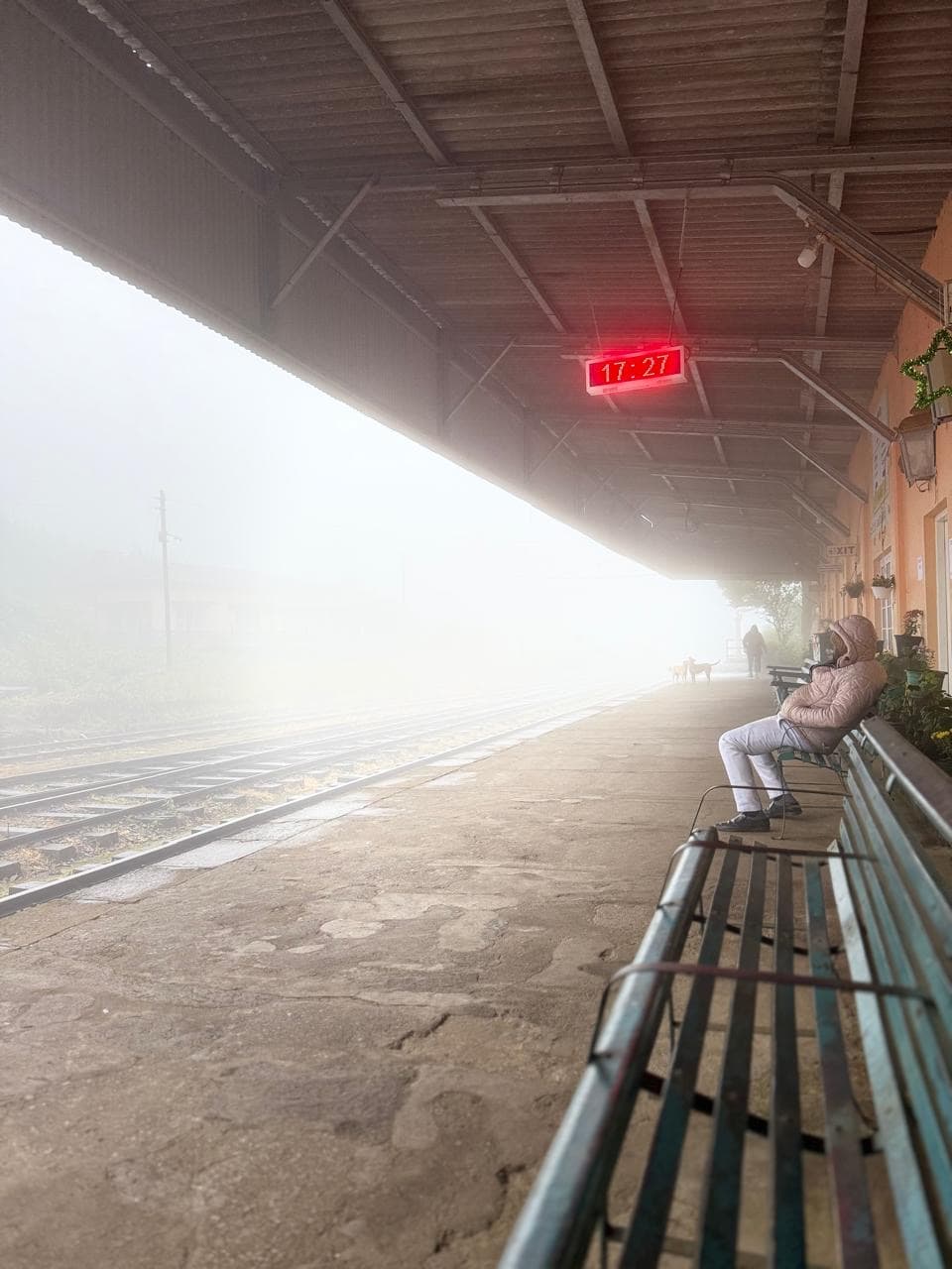 Foggy morning at Ella train station