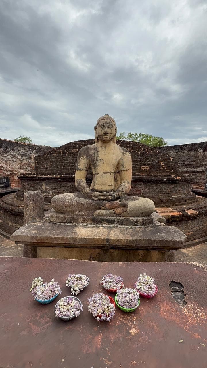 Buddha statue at the Polonnaruwa Vatadage